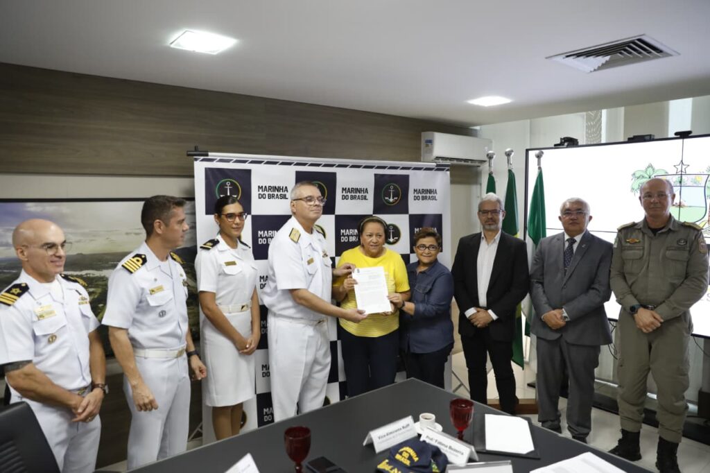 Em parceria com a Marinha, Governo do RN vai ofertar ensino profissional marítimo. O ato foi firmado na Governadoria, em Natal, pela governadora Fátima Bezerra e pelo comandante do 3º Distrito Naval, Vice-Almirante Jorge José de Moraes Rulff. Foto: Carmem Felix/Assecom-RN