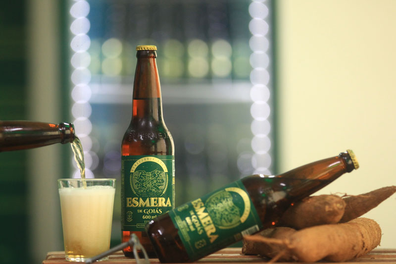 Cervejas regionais: Esmera, de Goiás, com mandioca. Foto: Divulgação