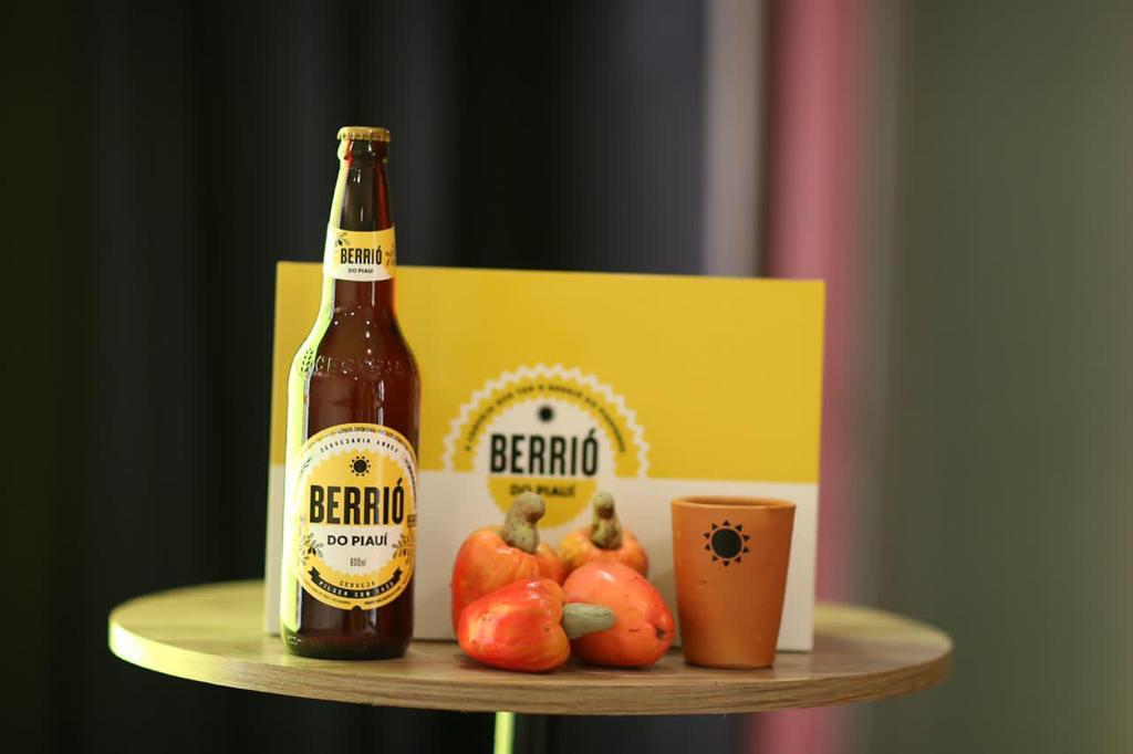 Cervejas regionais: Berrió, de Goiás, com suco de caju. Foto: Divulgação