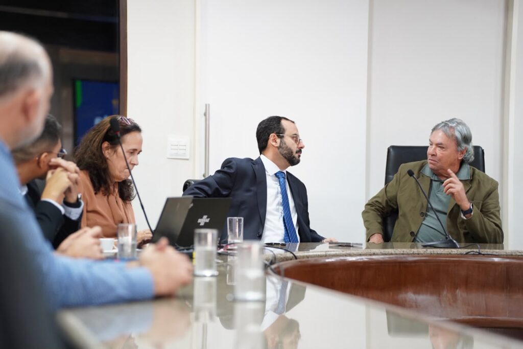As estratégias para ampliar a implementação do Contrata+Brasil estiveram na pauta da visita do ministro do Empreendedorismo, da Microempresa e da Empresa de Pequeno Porte, Paulo Pereira, ao Sebrae Pernambuco, na manhã desta quarta-feira (8), no Recife. Foto: Pedro Souza/MEMP