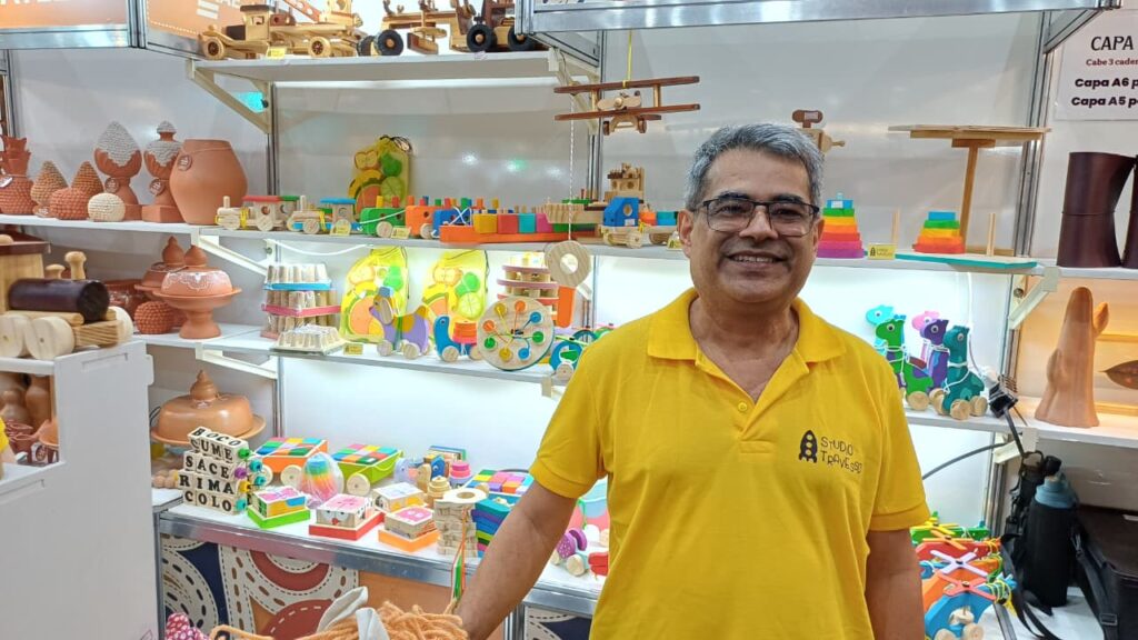 Fenearte Eduardo Figueiredo artesão de brinquedos