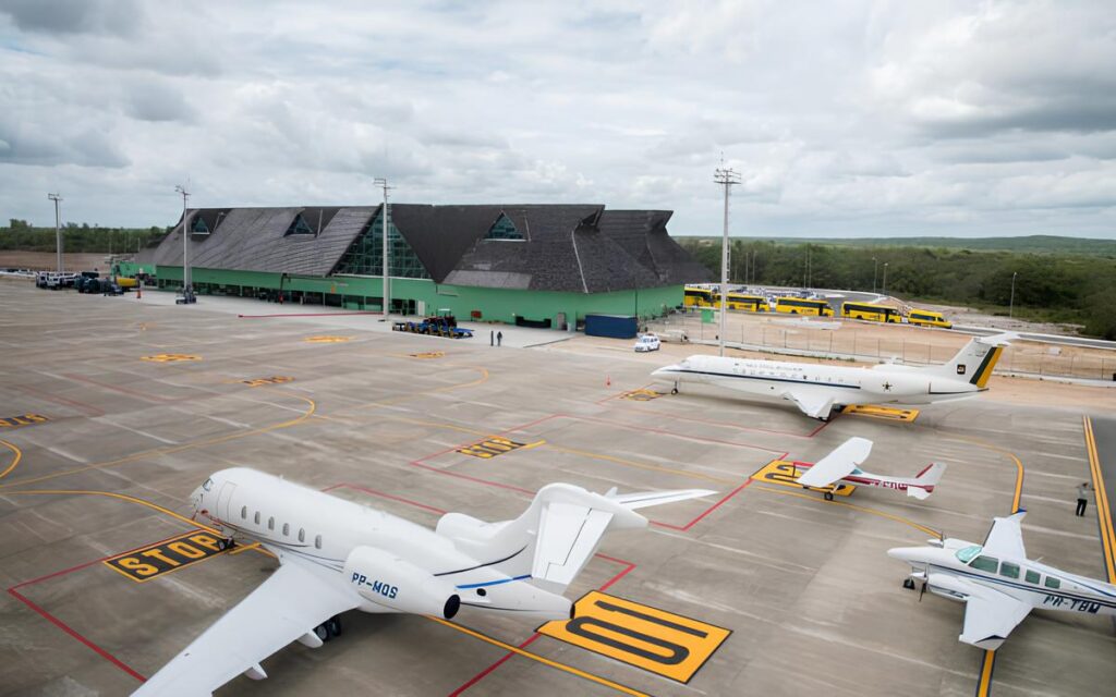 Governo do Ceará entregou ao Ministério de Portos e Aeroportos estudo sobre a internacionalização do terminal de Jericoacoara - Foto: Prefeitura de Cruz/Divulgação