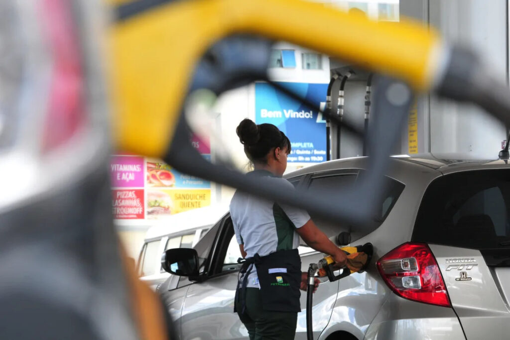 Subsídio de R$ 0,44 por litro da gasolina é prorrogado por 30 dias posto de gasolina combustíveis
