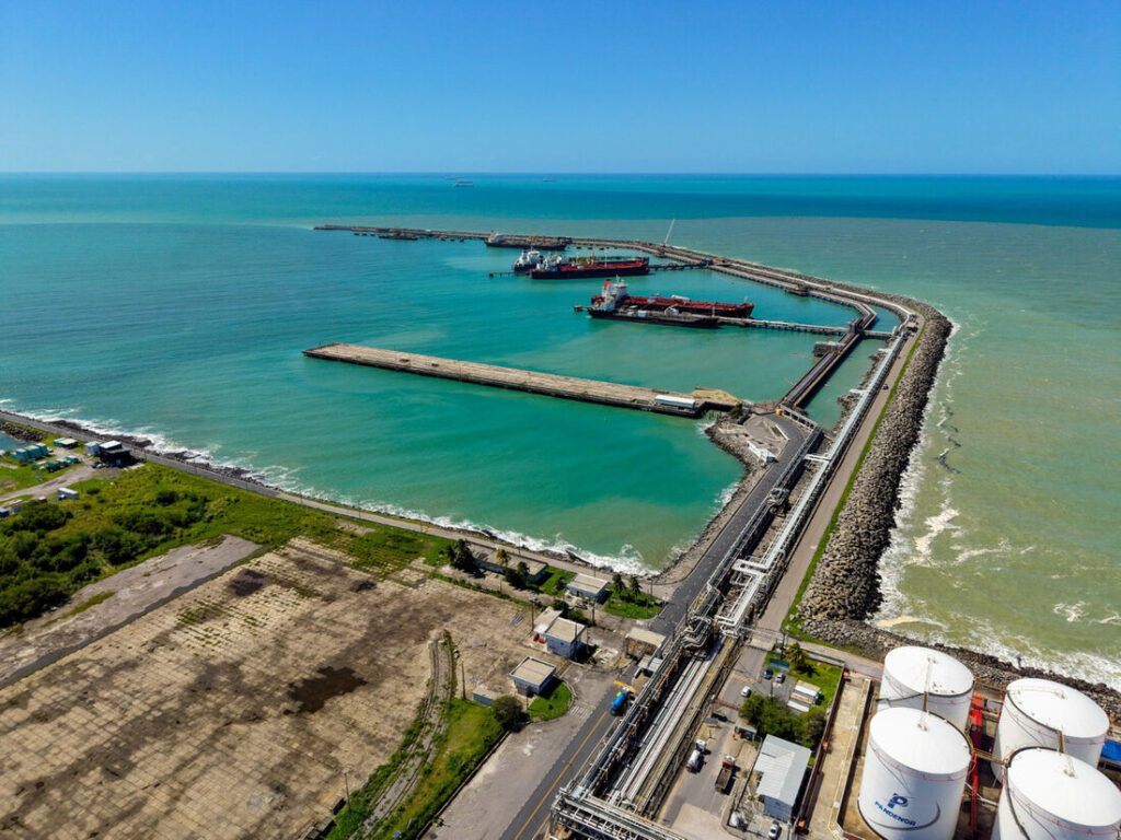 A intervenção em Suape, cuja conclusão está prevista para agosto de 2028, contempla 1,8 quilômetro do molhe de abrigo. Foto: Divulgação