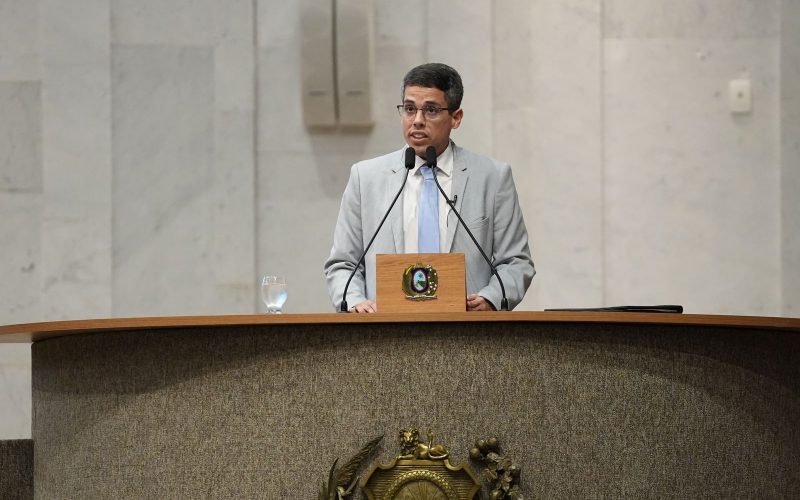 O deputado estadual Jarbas Filho (MDB) permanecerá no cargo. Foto: Alepe/ Arquivo