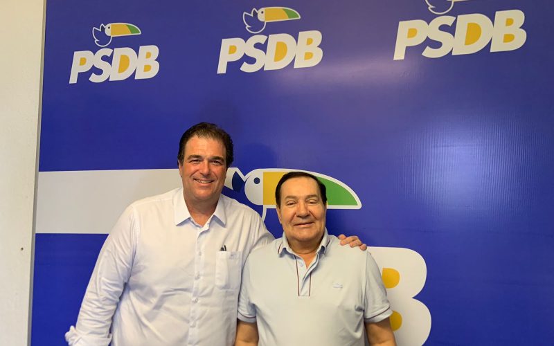 O presidente do PSDB em Pernambuco, Fred Loyo, recebeu o deputado estadual e pré-candidato à prefeitura de Garanhuns, Izaías Régis. Foto: Divulgação
